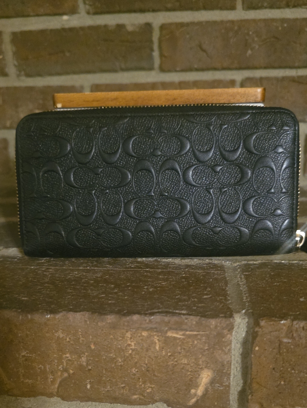 Coach Long Zip Around Wallet In Signature Leather Gold/Black - Picture 4 of 4